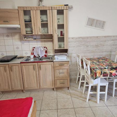 Orsi Apartman / Vendeghaz Kecskemet Bagian luar foto