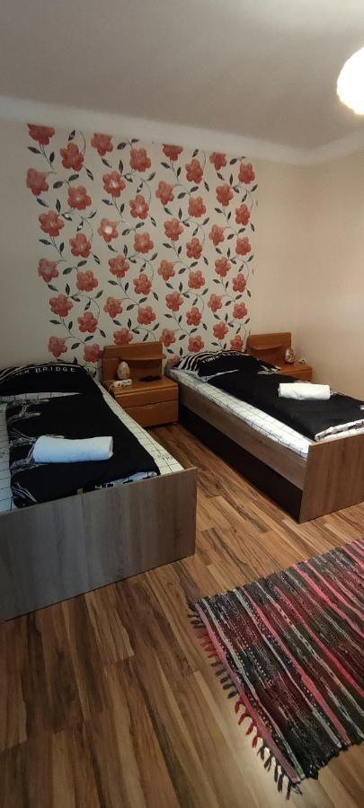 Orsi Apartman / Vendeghaz Kecskemet Bagian luar foto