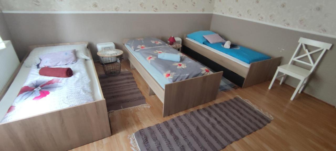 Orsi Apartman / Vendeghaz Kecskemet Bagian luar foto