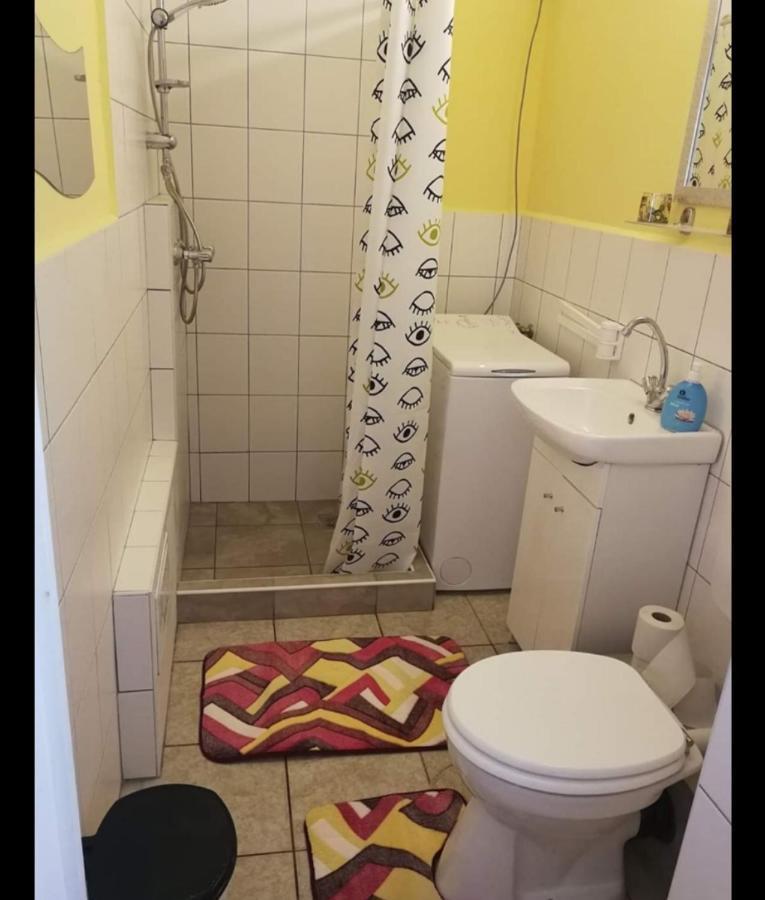 Orsi Apartman / Vendeghaz Kecskemet Bagian luar foto