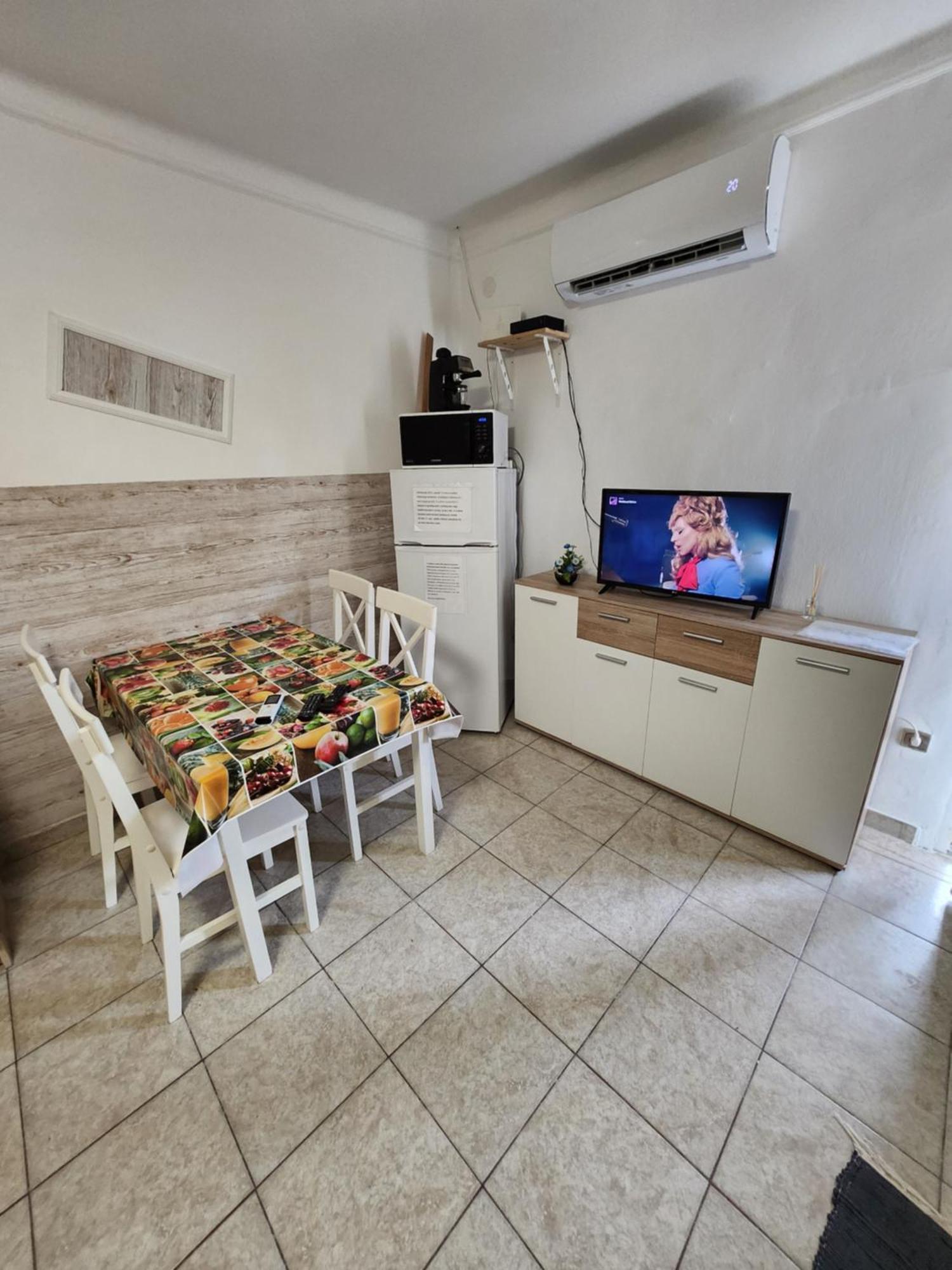 Orsi Apartman / Vendeghaz Kecskemet Bagian luar foto
