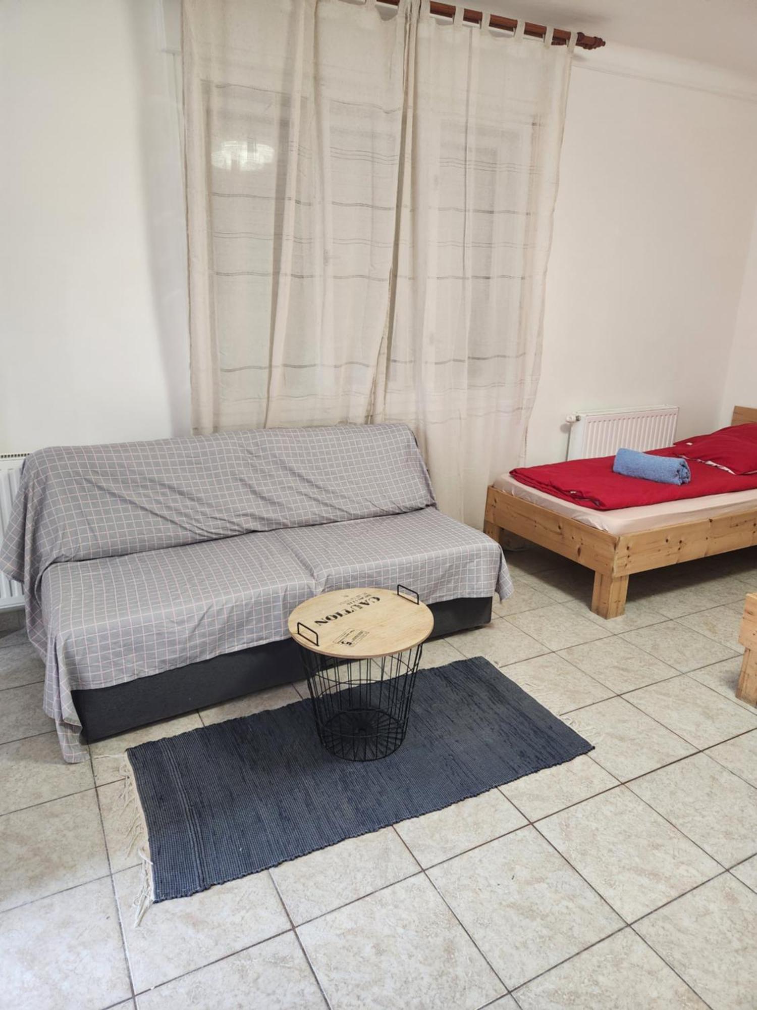 Orsi Apartman / Vendeghaz Kecskemet Bagian luar foto
