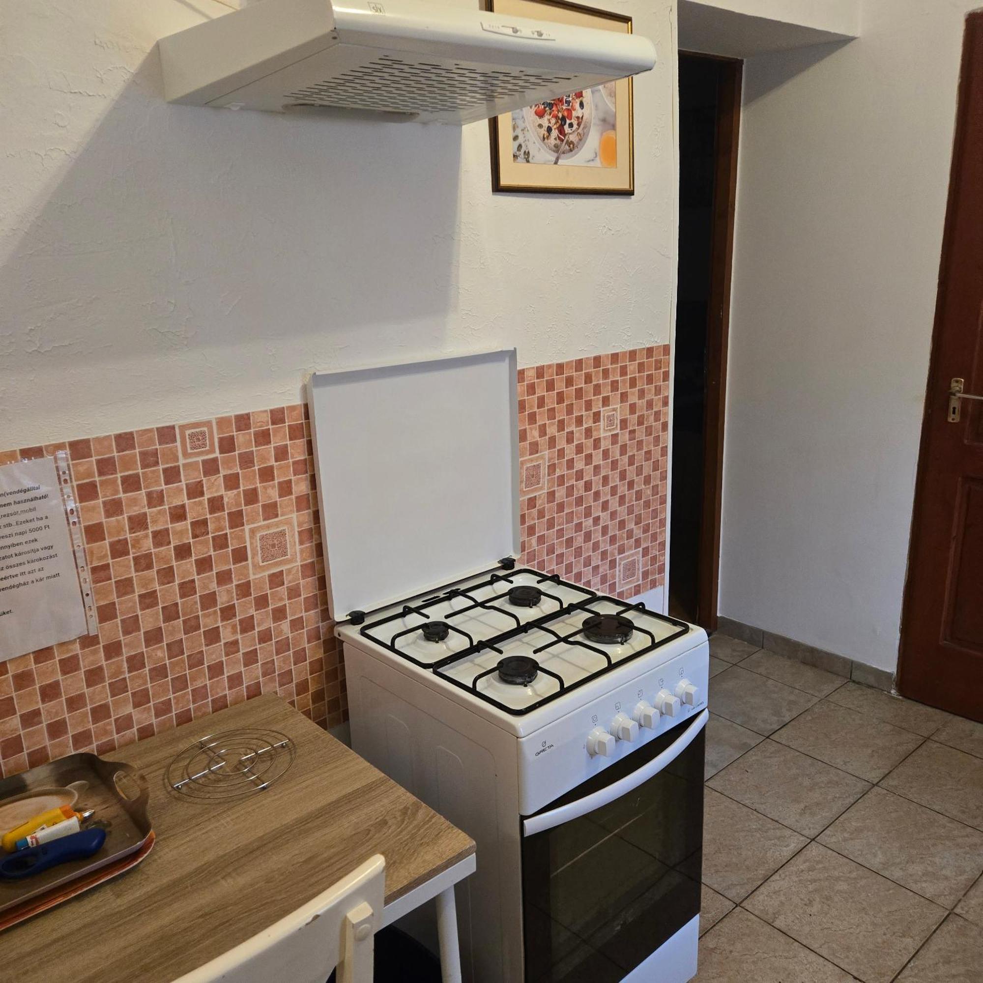Orsi Apartman / Vendeghaz Kecskemet Bagian luar foto