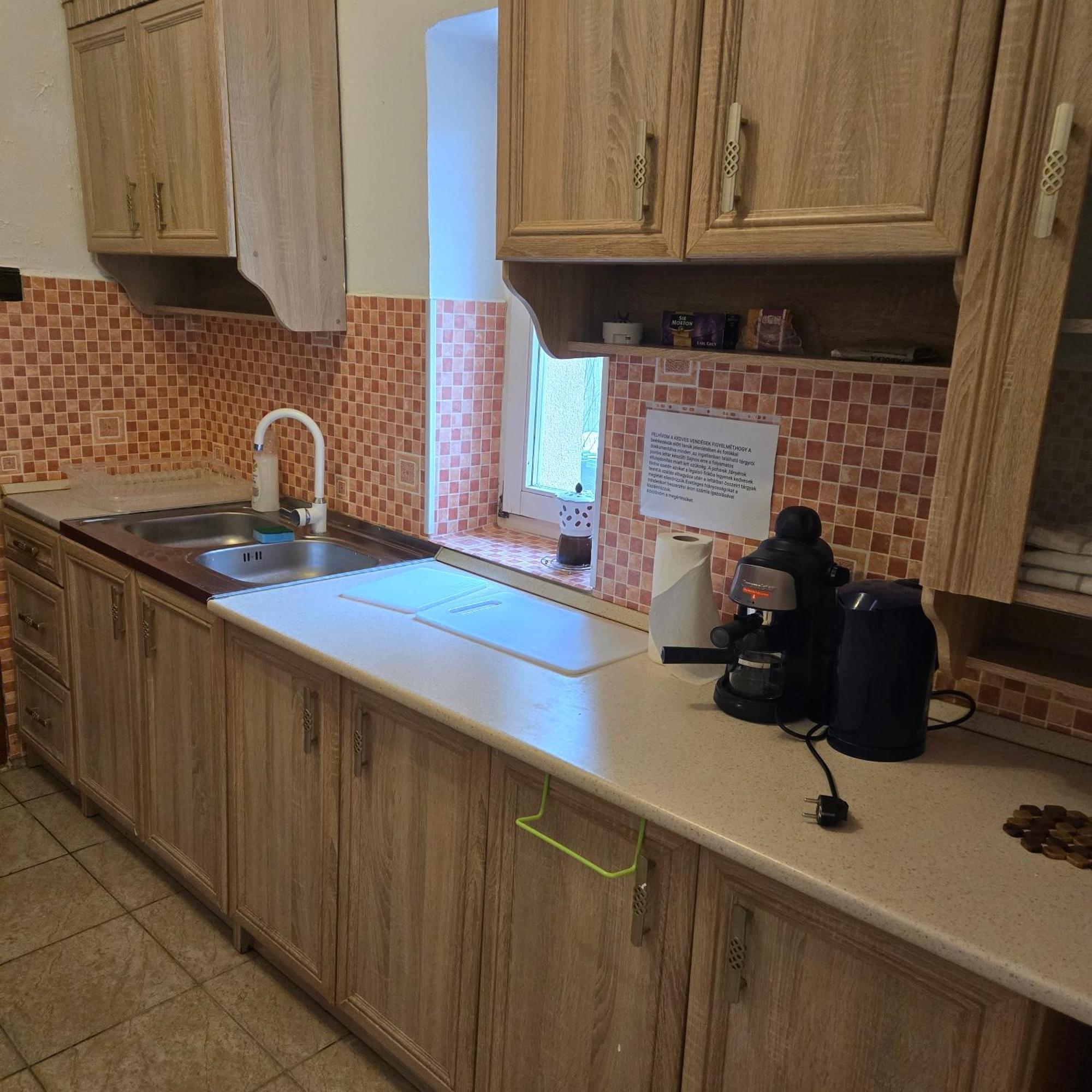 Orsi Apartman / Vendeghaz Kecskemet Bagian luar foto