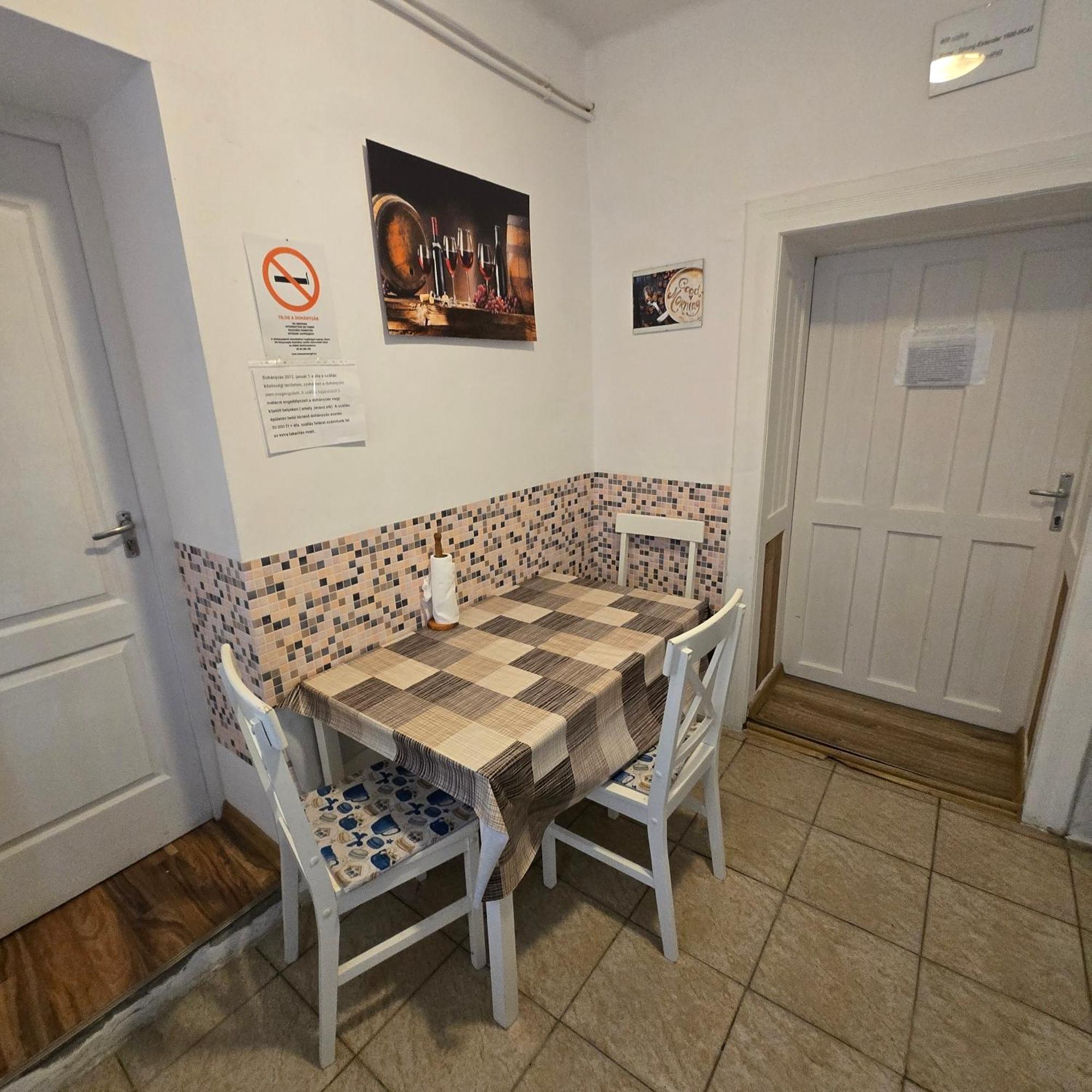 Orsi Apartman / Vendeghaz Kecskemet Bagian luar foto