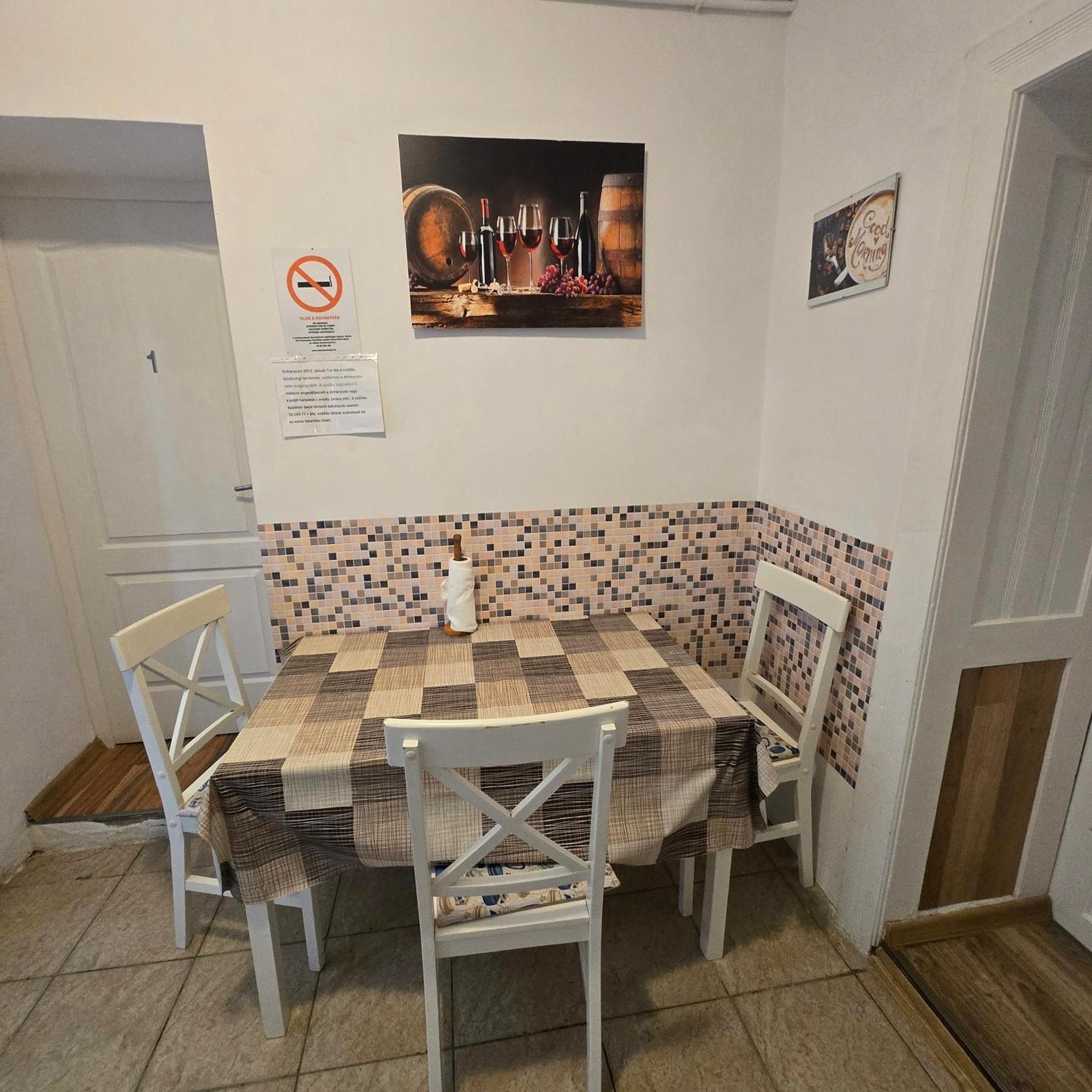 Orsi Apartman / Vendeghaz Kecskemet Bagian luar foto