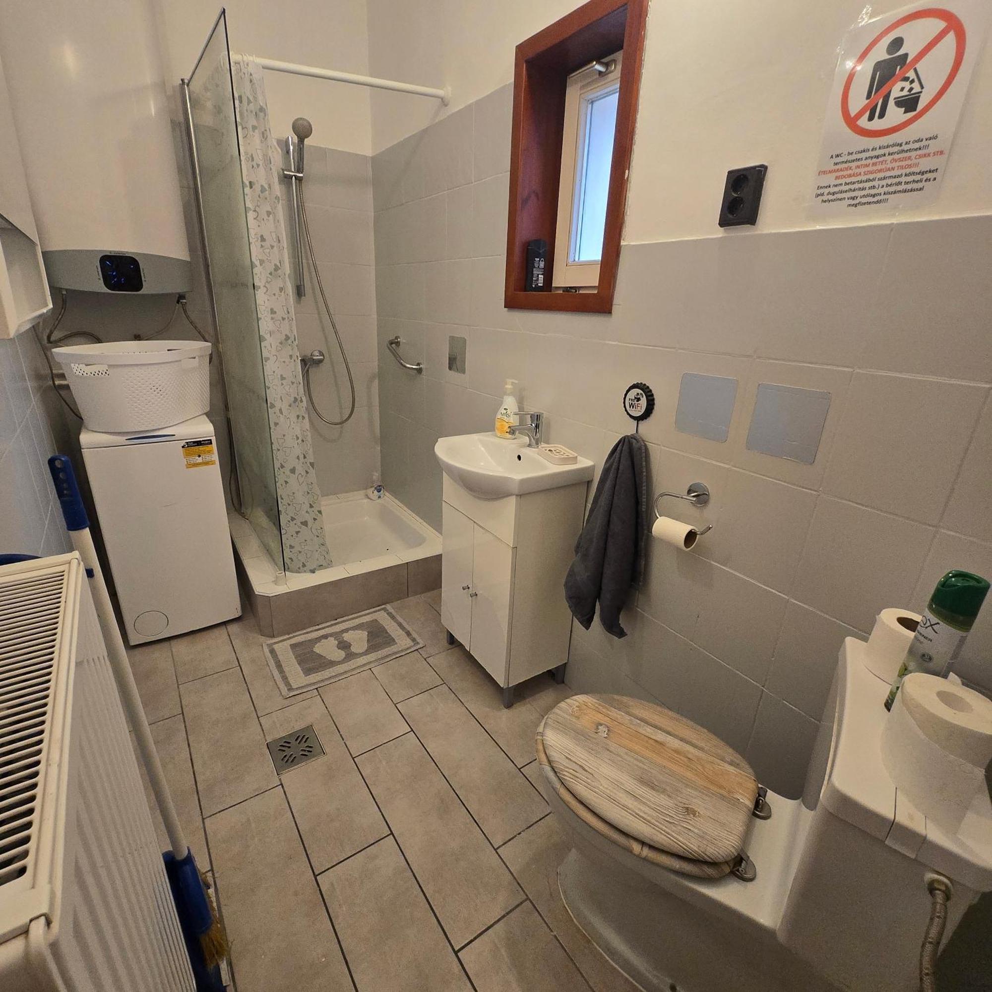 Orsi Apartman / Vendeghaz Kecskemet Bagian luar foto