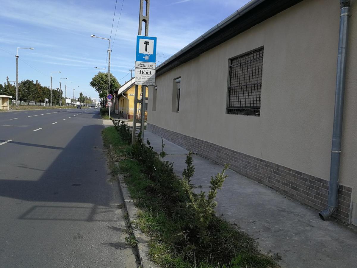 Orsi Apartman / Vendeghaz Kecskemet Bagian luar foto
